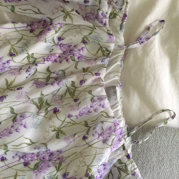 A beautiful lilac-printed summer flow dress. - Picture 3 of 4